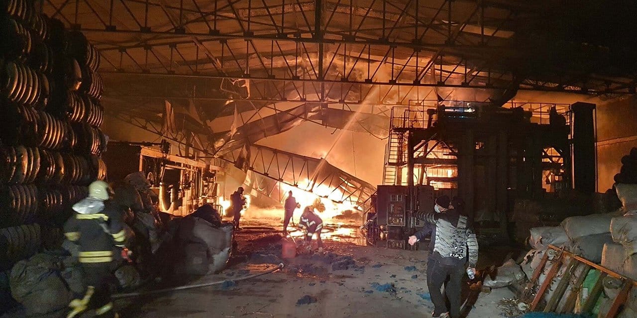 Fabrikada çıkan yangın 5 saatte kontrol altına alındı
