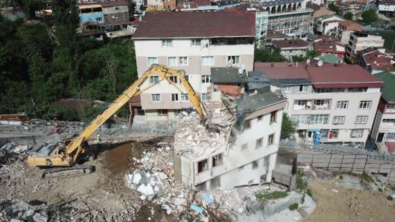 Kağıthane'de 14 bina yıkıldı