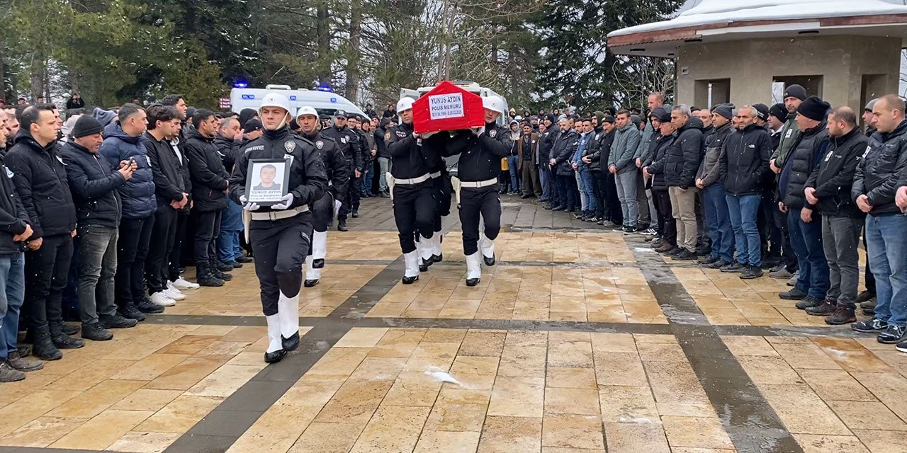 İzmir’de kazada ölen polis memuru Bursa’da toprağa verildi: 4 ay önce evlenmiş