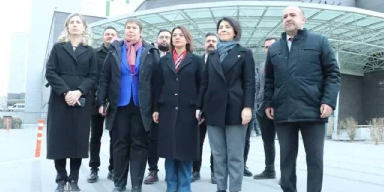 CHP heyeti sahte içki mağdurlarını hastanede ziyaret etti