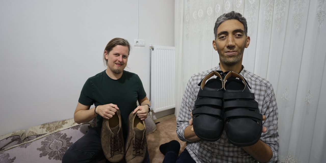 Dünyanın en uzun adamı Mardinli Köse 60 numara yeni ayakkabılarıyla dünyayı gezecek