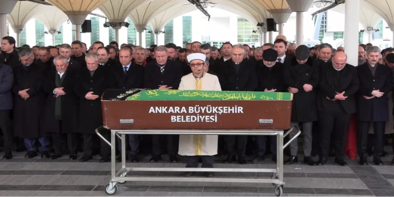 Orgeneral Bayraktaroğlu'nun annesi son yolculuğuna uğurlandı