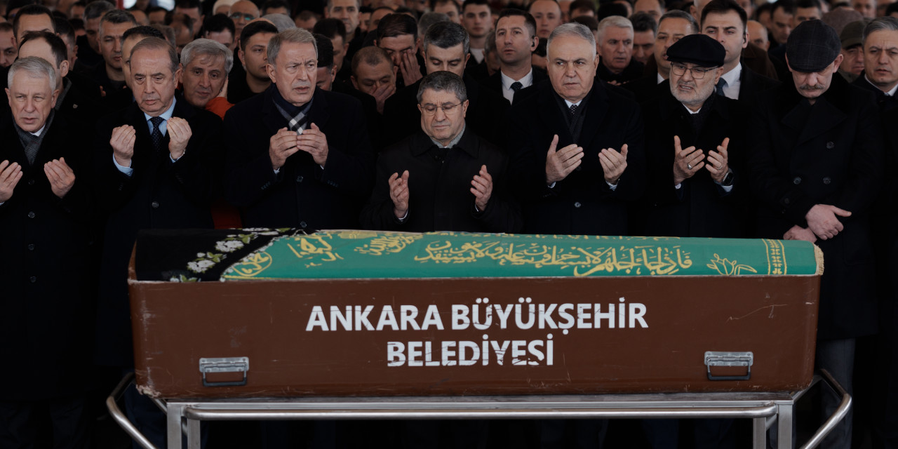 Kara Kuvvetleri Komutanı Orgeneral Bayraktaroğlu'nun annesi son yolculuğuna uğurlandı