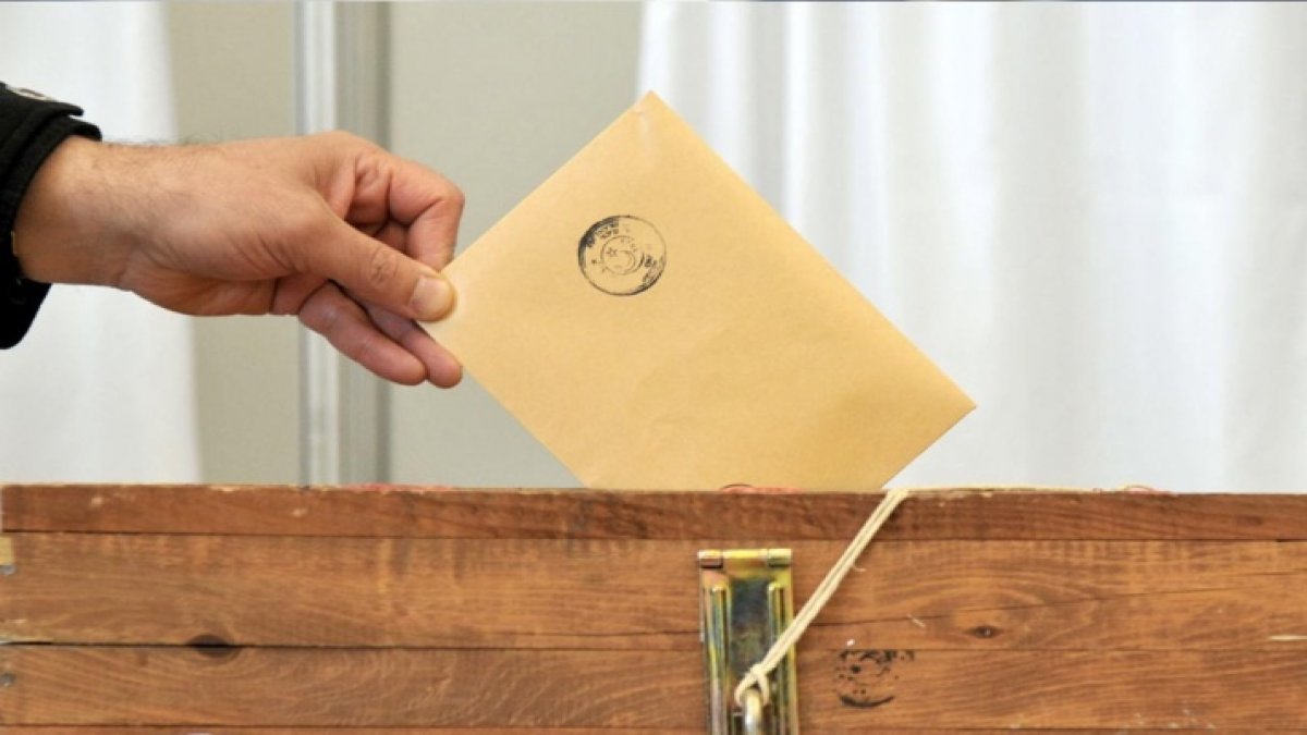 İstanbul seçimlerinde ilk aday çekildi