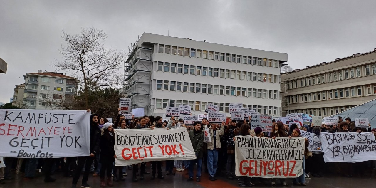Boğaziçi Üniversitesi kazanı kaldırdı, öğrenciler protesto etti