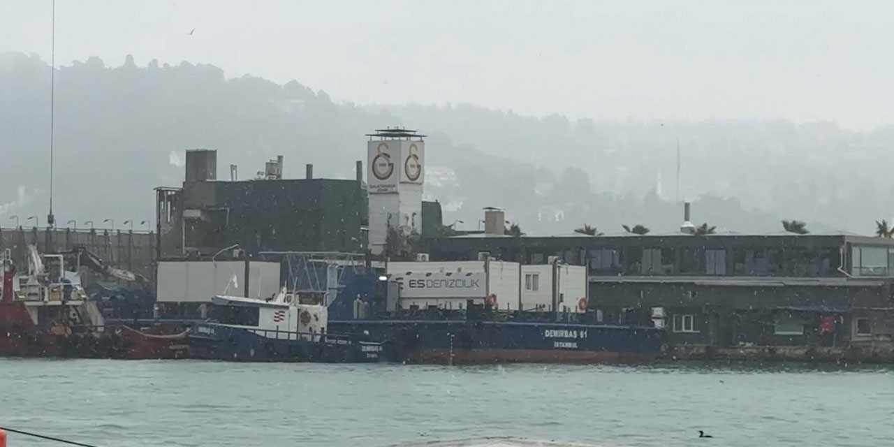 Galatasaray Adası'nda yangın