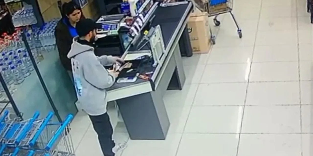 Soyduğu markete girmeden önce inandırıcı olsun diye bıçağı kanlı görünmesi için boyamış