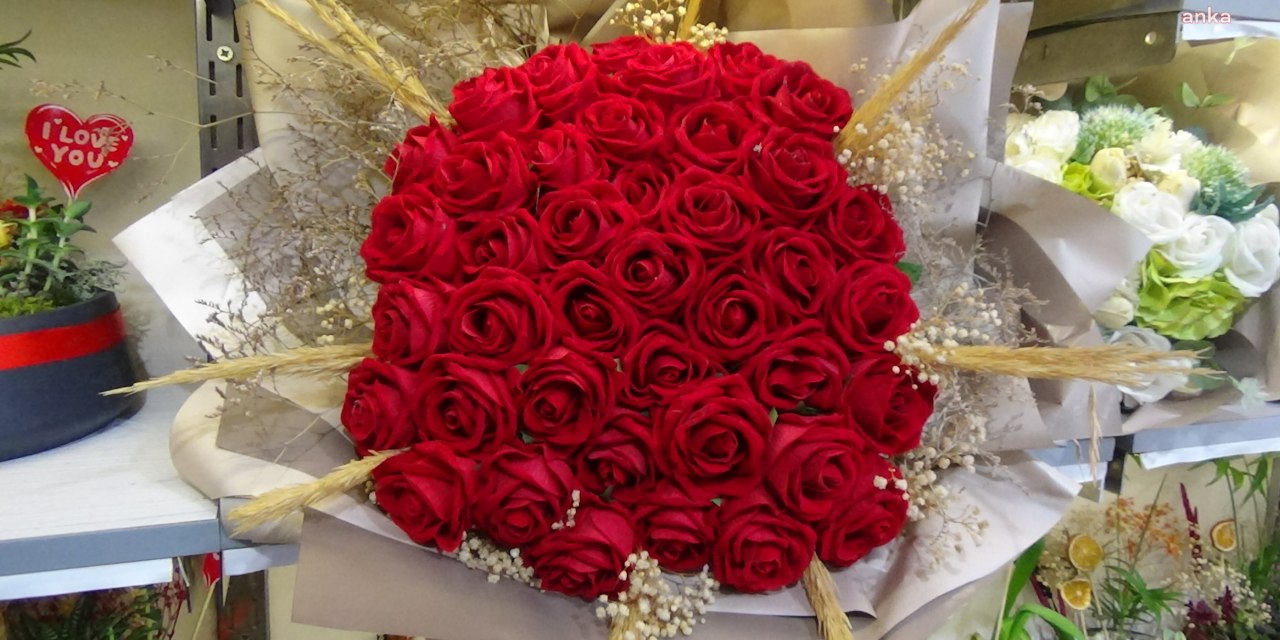 Türkiye'de aşık olmak da parayla! Bir adet gül için akıl almaz fiyat