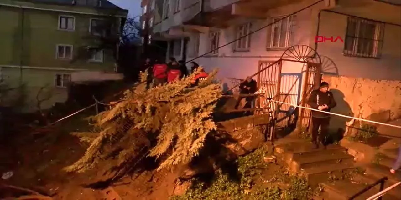 Beyoğlu'nda duvar çöktü, iki binada acil tahliye