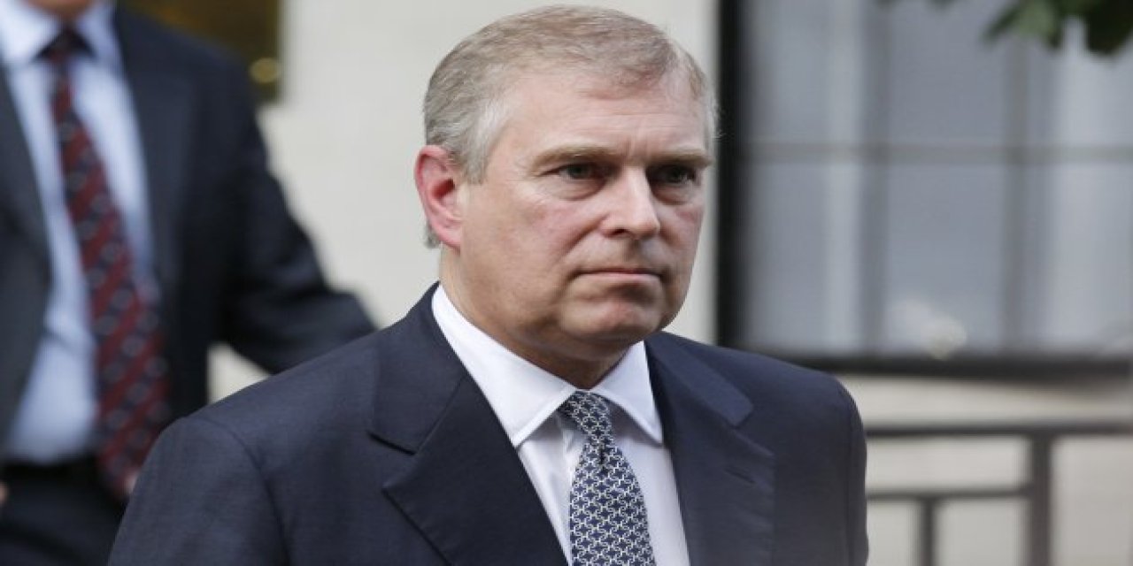 Yeni kitap iddası: Prens Andrew yüzündeki beni görmeye "dayanamadığı" için çalışanını kovmuş