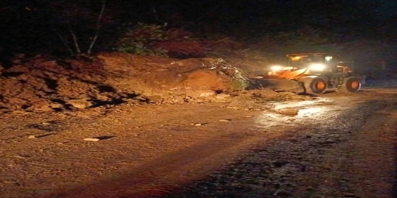 Kastamonu'da heyelan yolu kapattı