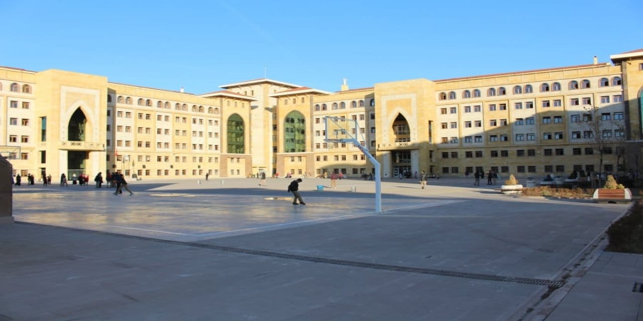 Okuldan kaçan 5 çocuğu darp eden müdür “Dövdüm ama kötü dövmedim” demişti: O müdüre ödül gibi atama