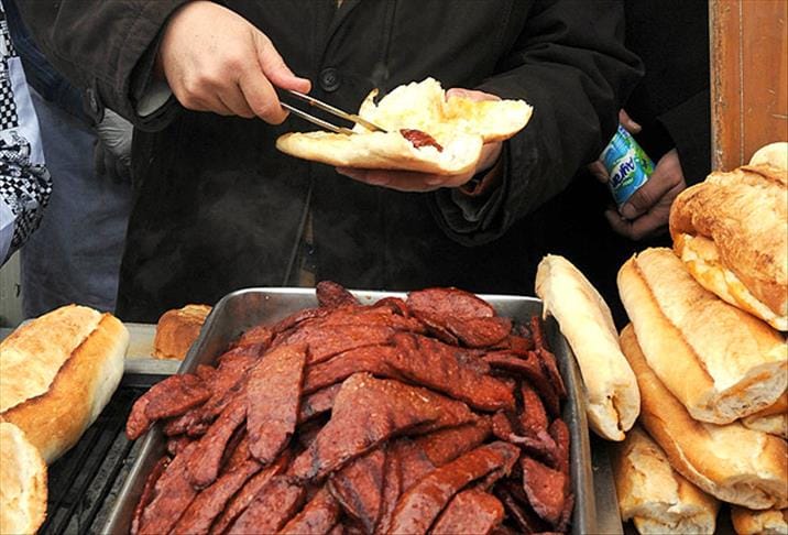 Belediyeden ücretsiz sucuk ekmek partisi: Tarihi açıklandı