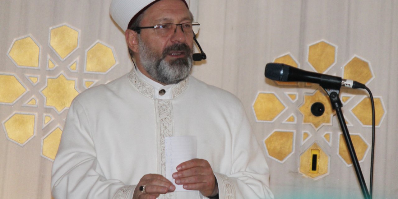Diyanet İşleri Başkanı Erbaş, İstanbul'da hatmi şerif programına katıldı