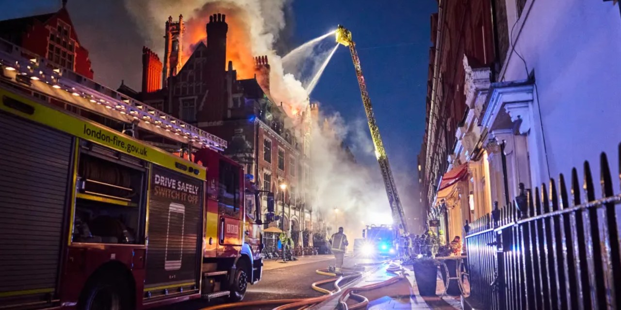İngiltere'de lüks otelde yangın çıktı 100 kişi tahliye edildi! Tek ölen yok