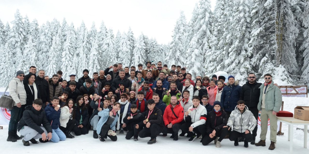 Geleneksel Kızak Yarışları'nın 2. ayağı Bolu'da yapıldı