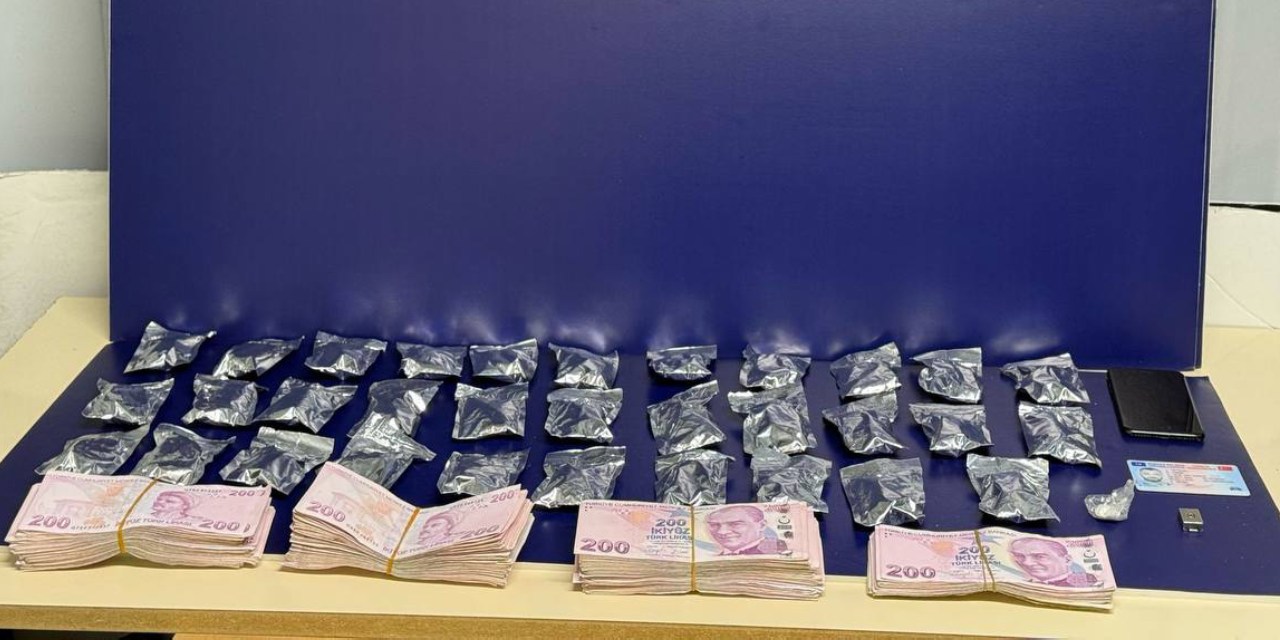 Araçtaki gizli bölmeden uyuşturucu çıktı! 103 bin liraya da el konuldu