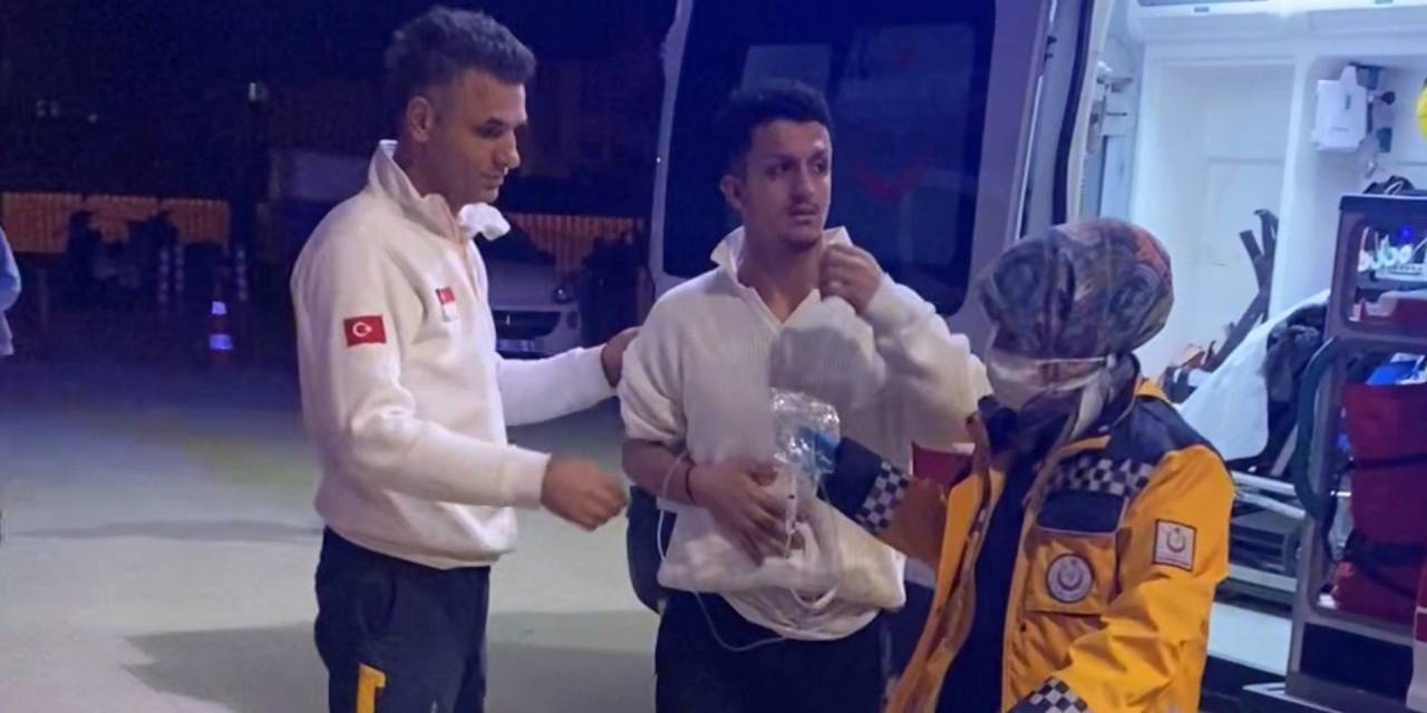 Bursa'da kavgayı ayırmak isteyen genç bıçaklandı