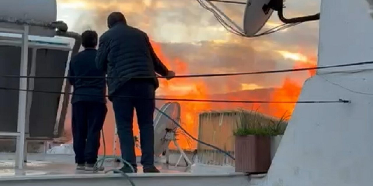 Elektrik kontağı evi kül etti