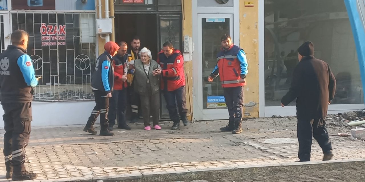 Yıkımı yapılan bina başka apartmana zarar verdi