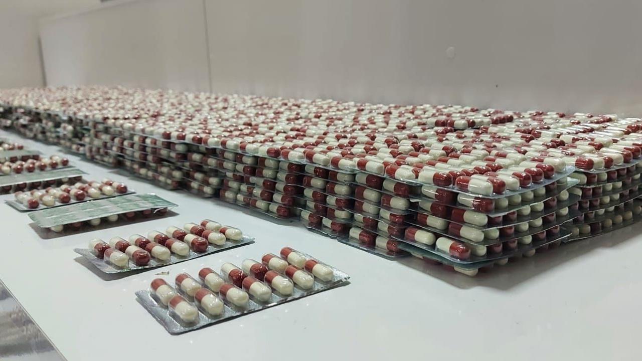 Tokat'ta operasyon: 7 bin 916 sentetik ecza hapı ele geçirildi