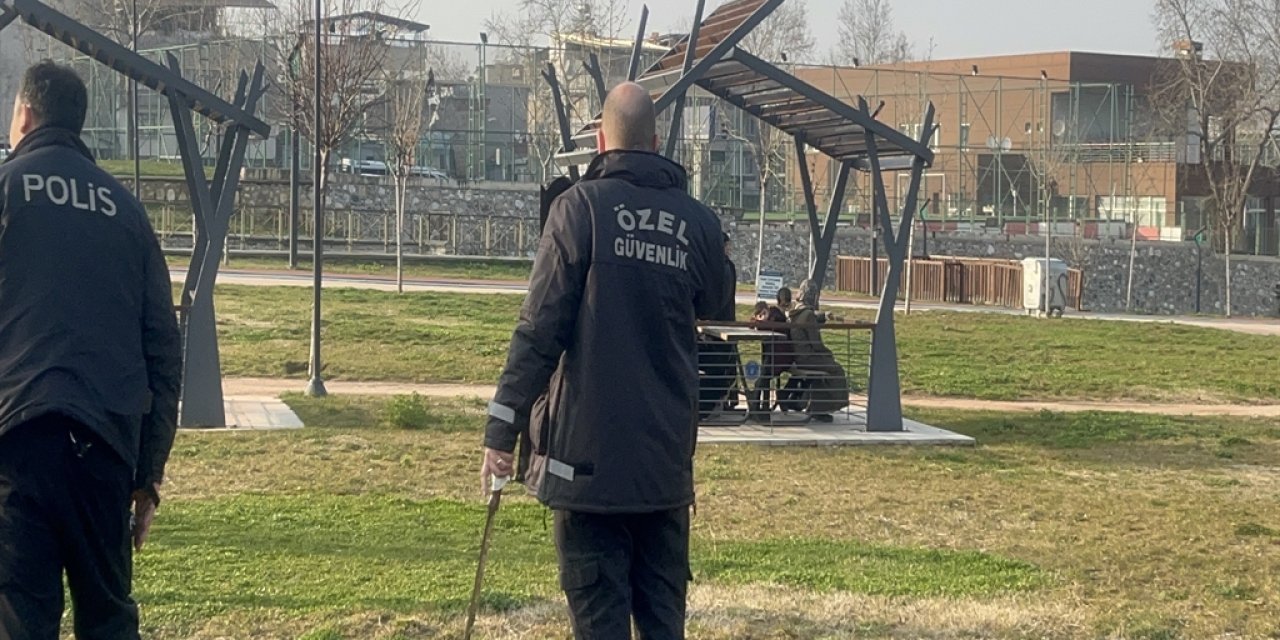 Kavgayı ayırmaya çalışırken döner bıçağıyla yaralandı