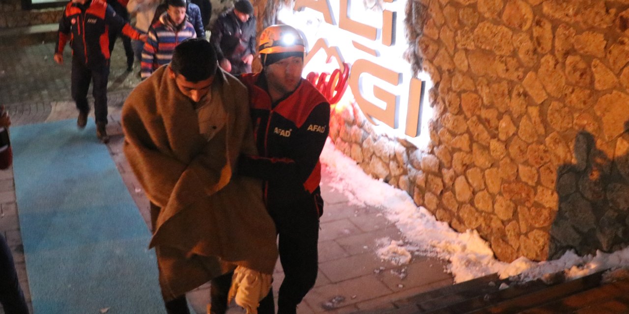 Gezi için çıktıkları dağda mahsur kaldılar