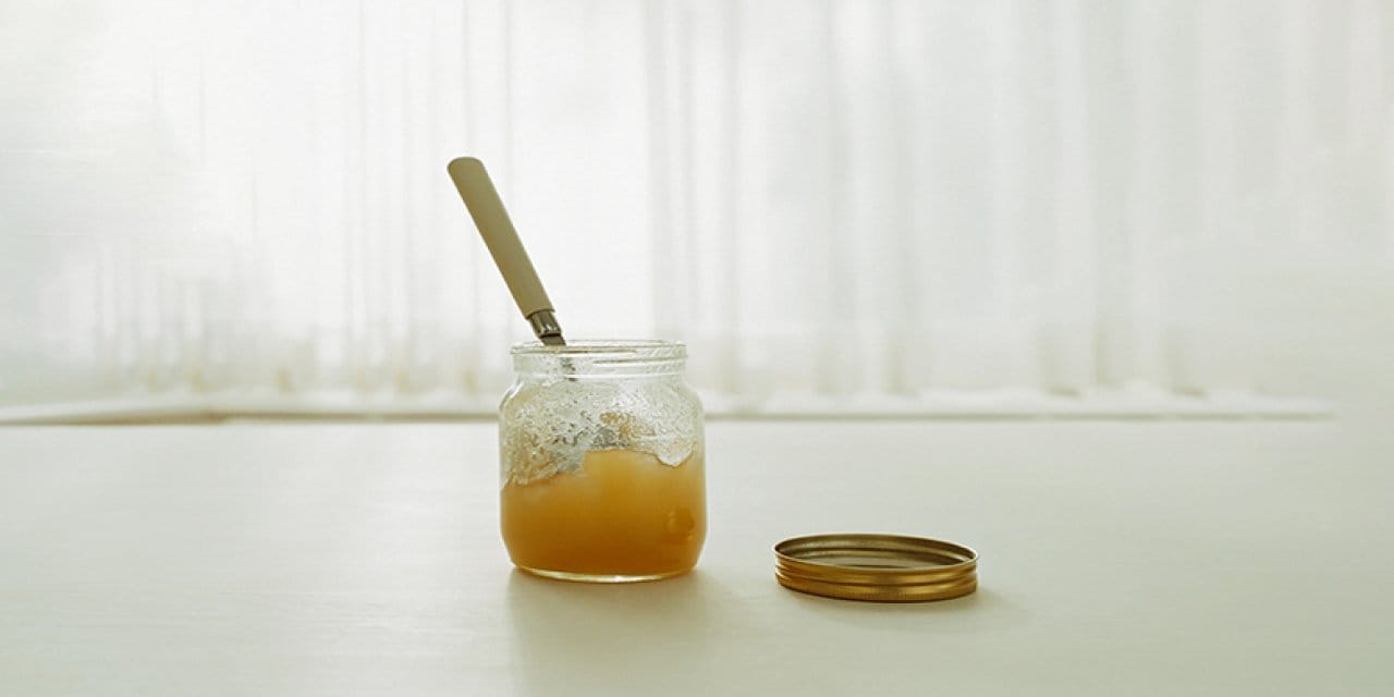 Kavanozu ters çevirin ve sahte balı görün! Bu test her türlü bal için geçerlidir