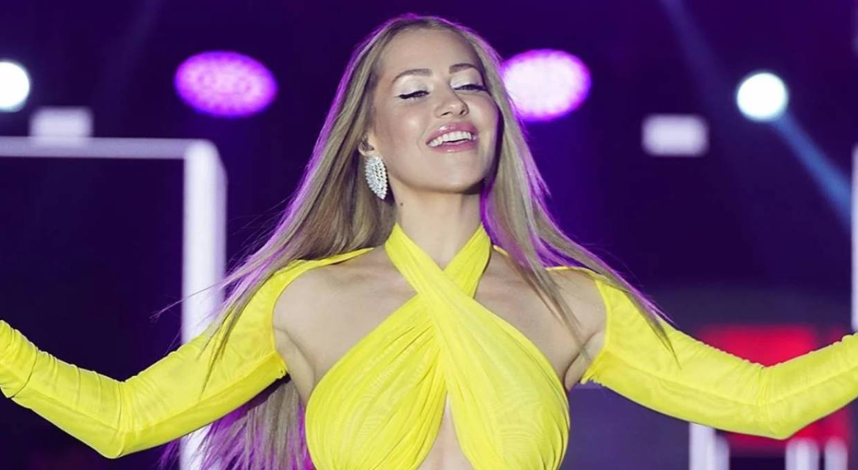 Derya Uluğ Fenerbahçe maçına gitti: En Nesyri taklidi yaptı