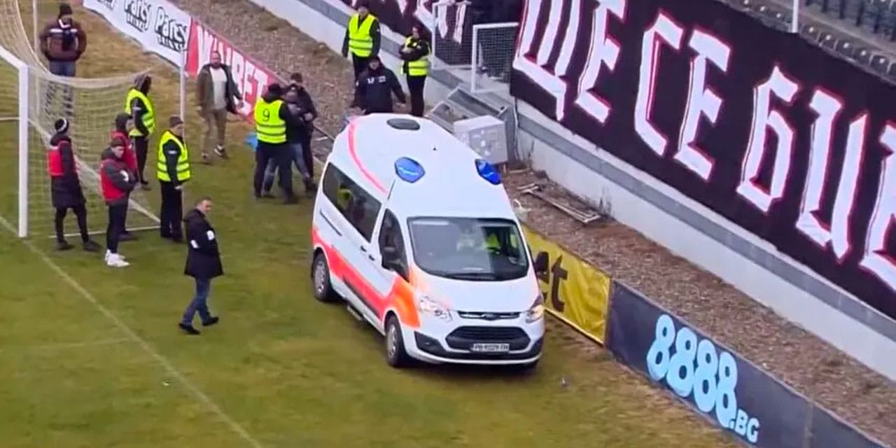 Hakem ölümden döndü: Ambulansa sığındı