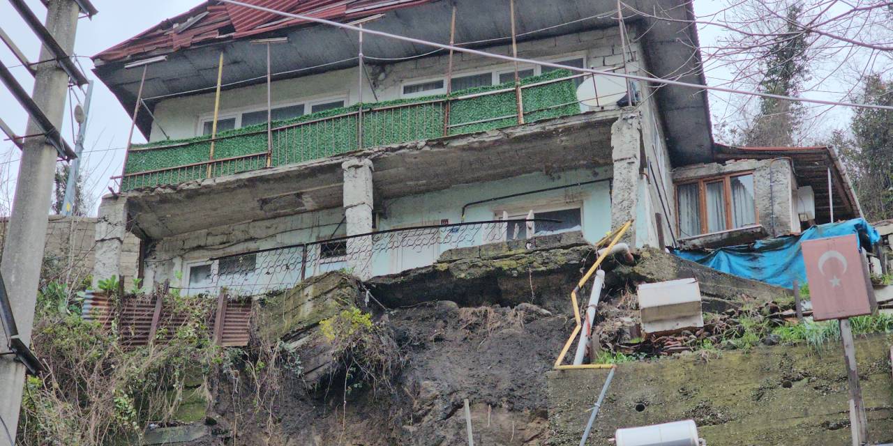 Zonguldak'ta heyelan alarmı: 3 ev apar topar boşaltıldı
