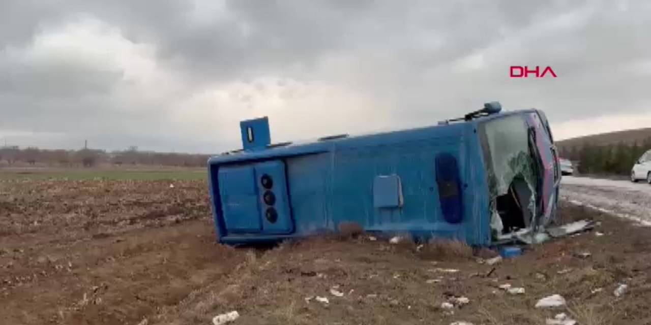 Cezaevi aracı kaygan yolda devrildi: 14 yaralı