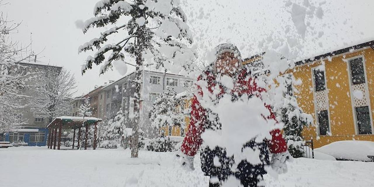 Valilik duyurdu: Bir ilde okullar tatil edildi