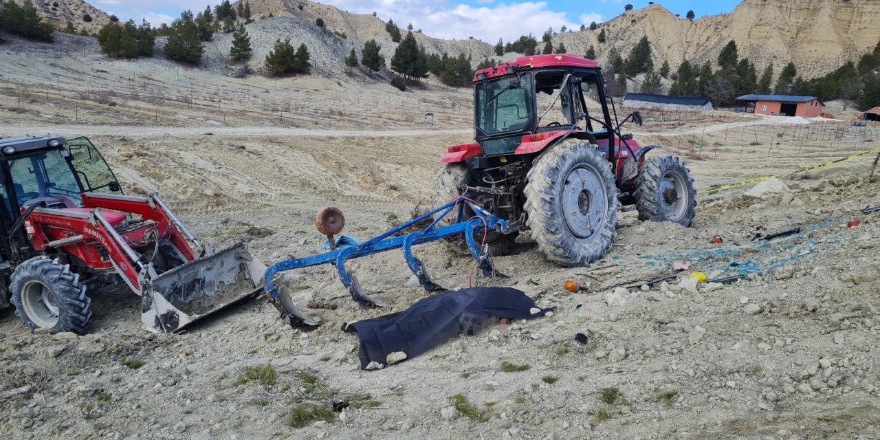 Traktör kazası cep telefonu kamerasına yansıdı