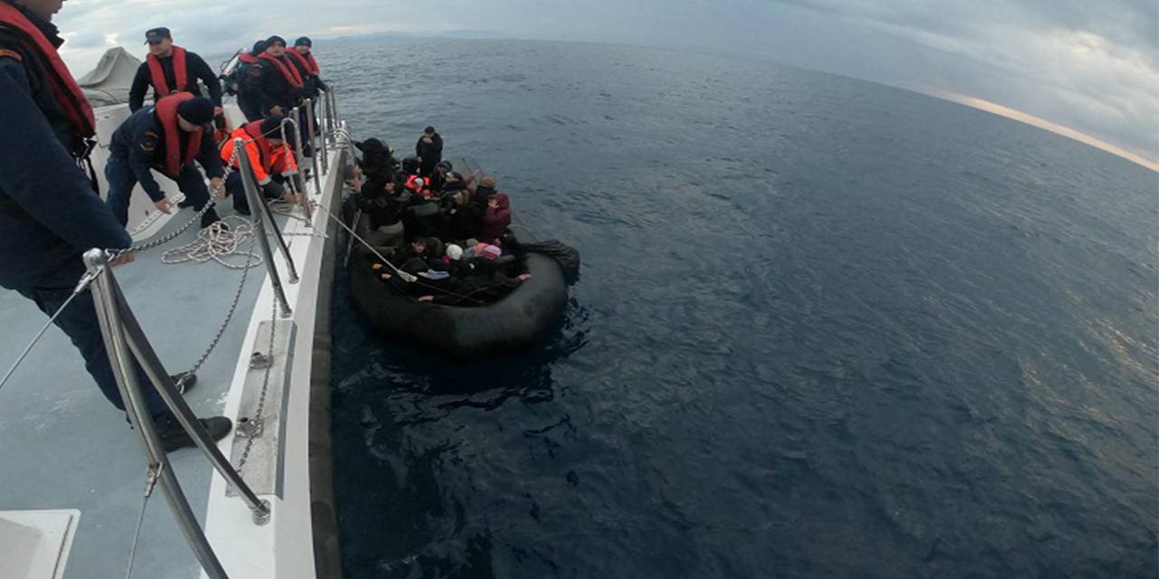İzmir açıklarında 35 düzensiz göçmen kurtarıldı