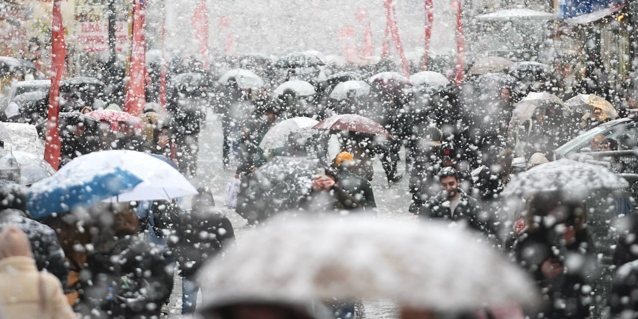 İstanbul’da kar alarmı! Üniversitelerden peş peşe tatil açıklamaları