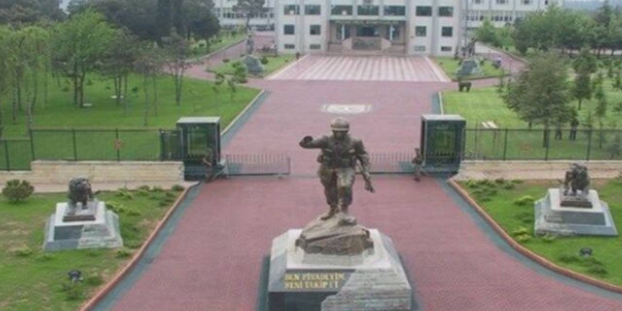 'Atatürk fotoğrafı' tartışmasında teğmenin ihracına iptal kararı