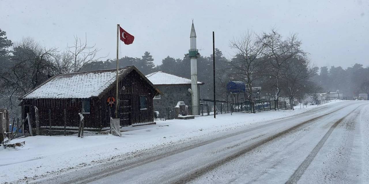 Kazdağları'nda kar yağışı etkili oluyor
