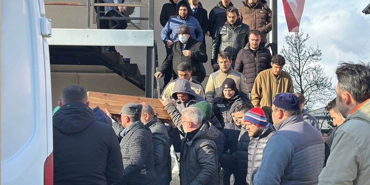 Düzce'de babasının park etmeye çalıştığı aracın altında kalan çocuk hayatını kaybetti