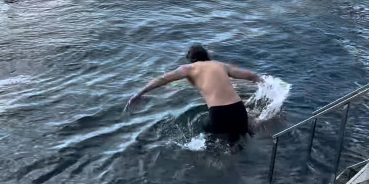 İbrahim Kutluay karlı havaya aldırış etmedi! Boğaz'a atladı