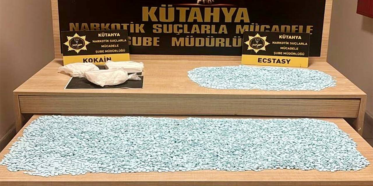 Şüphelenilen araçta gizlenmiş 20 bin uyuşturucu hap bulundu