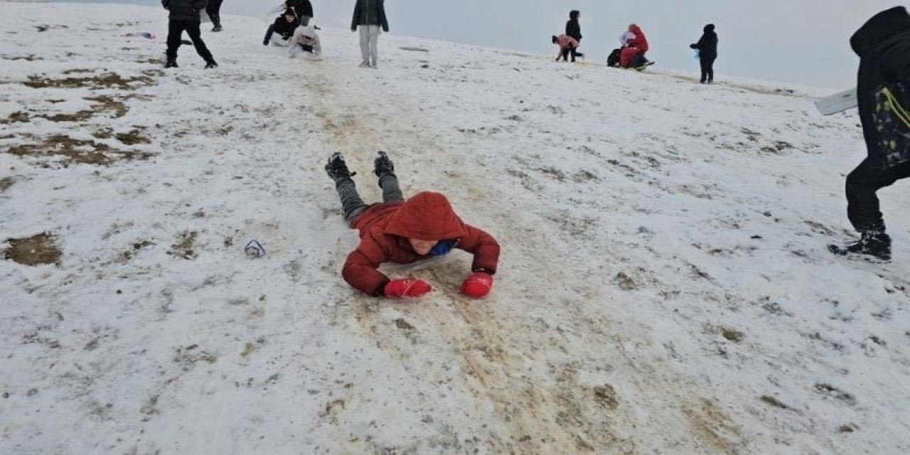 Kastamonu'da kar yağışı ulaşımda aksamaya neden oluyor