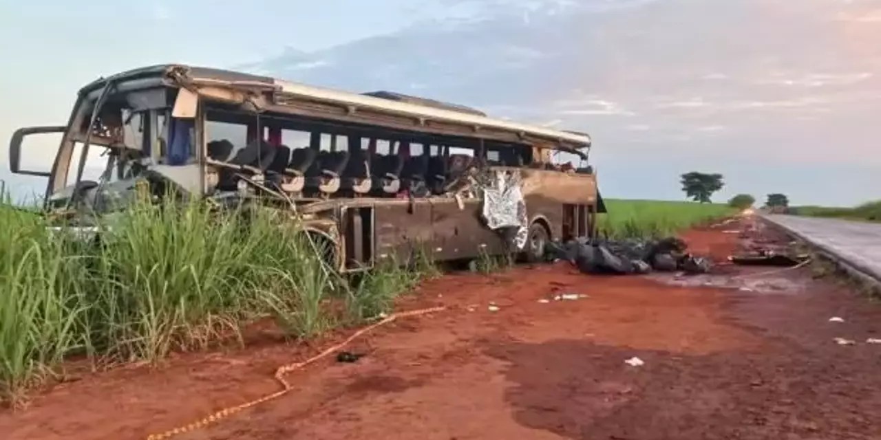 Katliam gibi kaza: 12 üniversite öğrencisi öldü