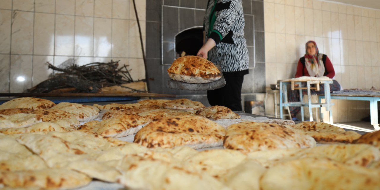 Ankaralı kadınların ortak emeğiyle pişiyor! Ramazanların vazgeçilmez lezzetinin tadına bakan vazgeçemiyor