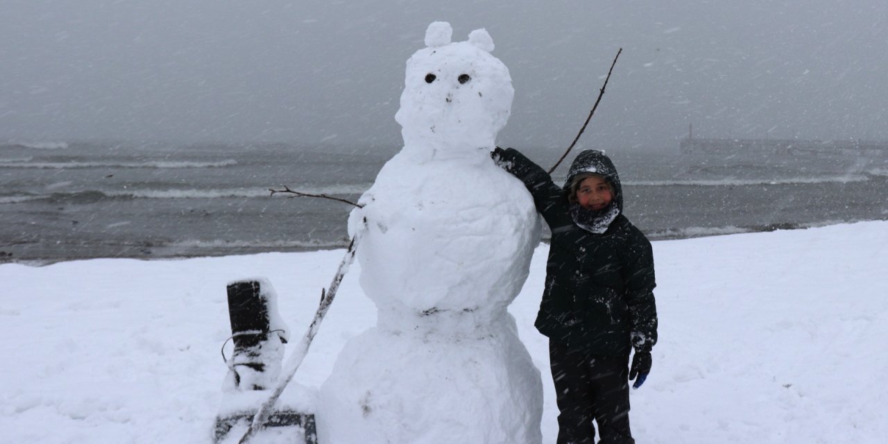 Karadeniz'de kar nedeniyle 380 yerleşim yerine ulaşım sağlanamıyor