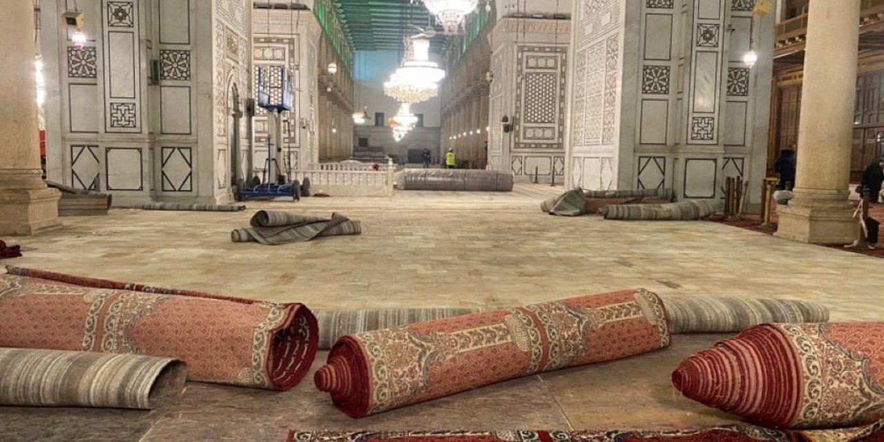 Emevi Camisi'ne Gaziantep halıları serildi