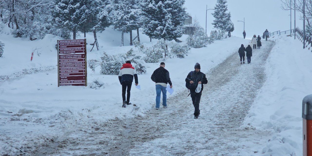 Zonguldak’ta 121 köy yolu kardan kapandı