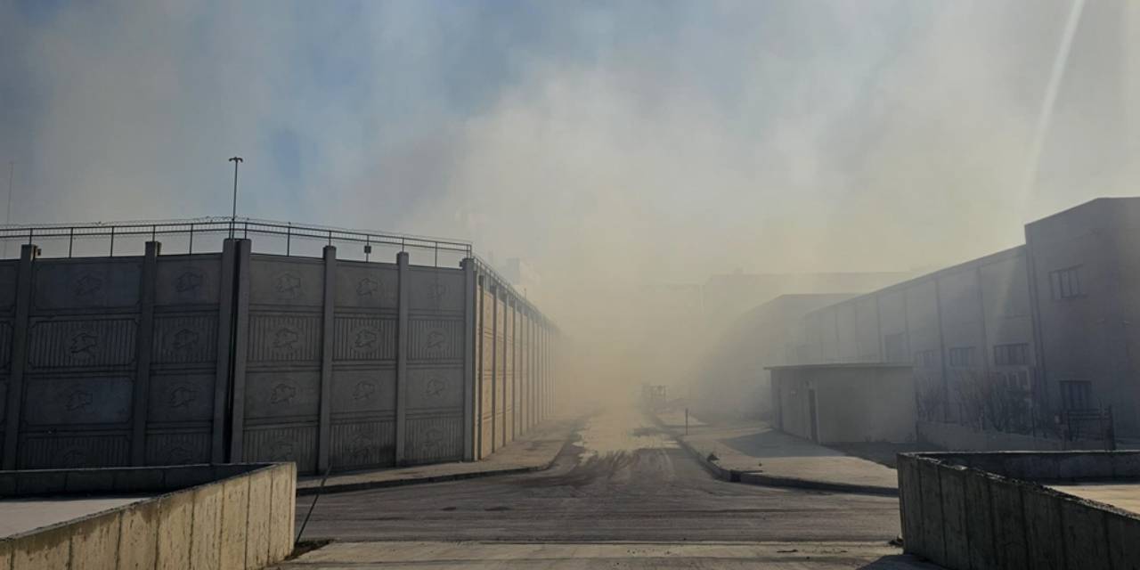 Kağıt fabrikasında yangın!