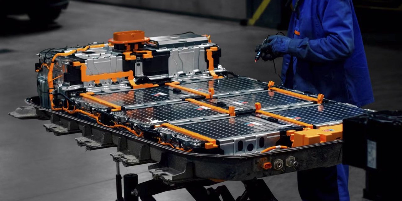 Yeni alüminyum iyon pil elektrikli otomobillerde devrim yaratacak: Uzun kullanım ömrü garanti