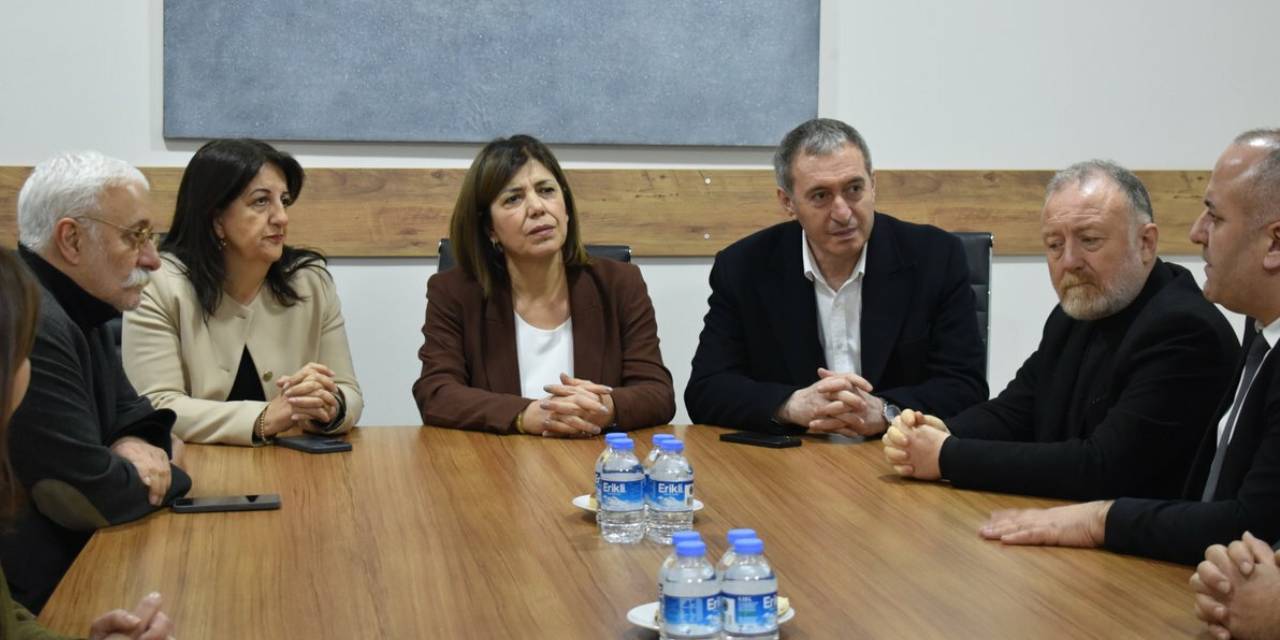 DEM Parti heyeti HDK'ye dayanışma ziyaretinde bulundu